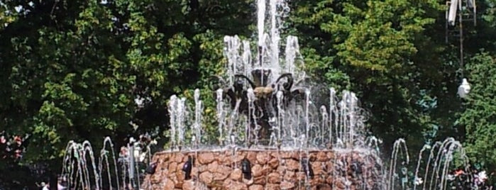 Репинский фонтан is one of Lieux qui ont plu à Dmitry.