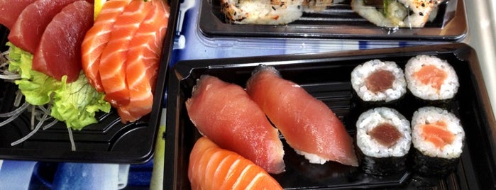 Shirasagi Sushi Bar is one of Dennisさんのお気に入りスポット.