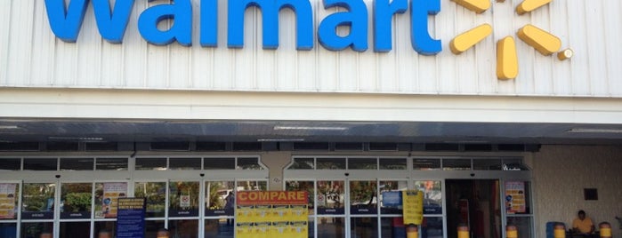 Walmart is one of Tempat yang Disukai Silvio.
