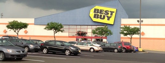 Best Buy is one of Lieux qui ont plu à Greg.