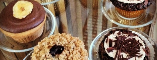 Sweet Little Things Cake & Coffee is one of Gespeicherte Orte von Elaine.