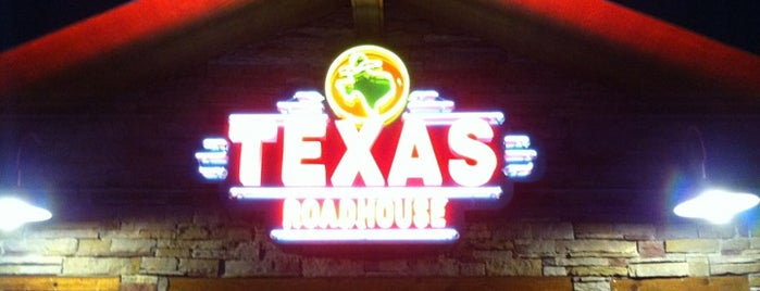 Texas Roadhouse is one of สถานที่ที่ James ถูกใจ.