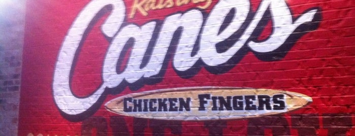 Raising Cane's Chicken Fingers is one of สถานที่ที่ Aaron ถูกใจ.