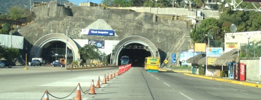 Maxitúnel is one of Locais curtidos por Geomar.