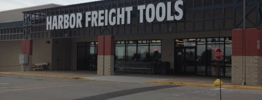 Harbor Freight is one of Tempat yang Disukai Marc.