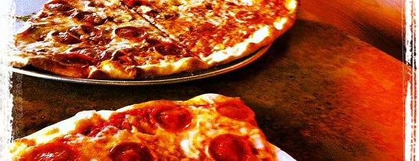 Tony's Pizza is one of Lieux sauvegardés par Jimmy.
