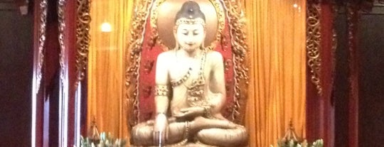 Jade Buddha Temple is one of JM'ın Beğendiği Mekanlar.