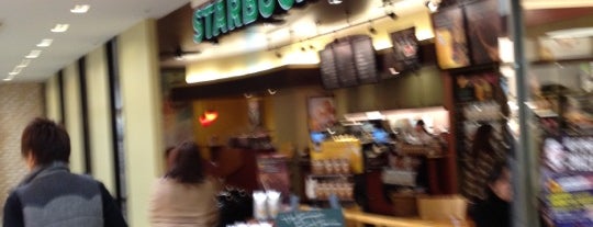 Starbucks is one of Lugares favoritos de Mzn.