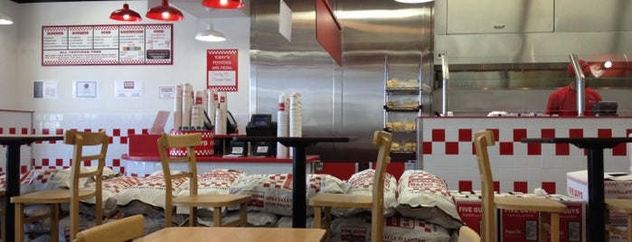 Five Guys is one of สถานที่ที่ Vlad ถูกใจ.