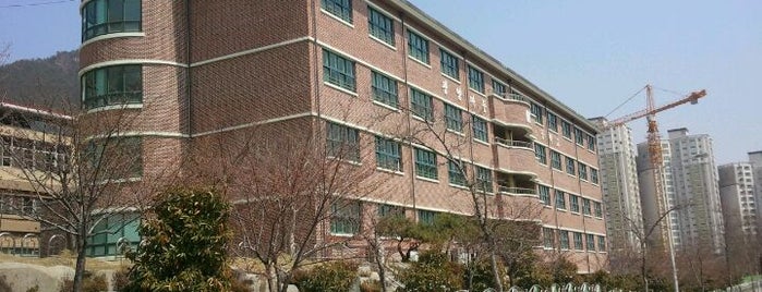 마동초등학교 is one of 핫스팟in광양.