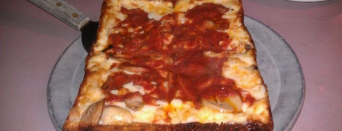 Loui's Pizza is one of Tom's Pizza List (Best Places).