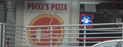 Pucci's Pizza is one of Locais curtidos por Horacio.