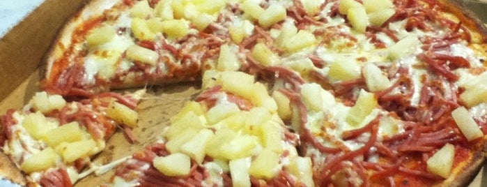 Pronto Pizza is one of Tempat yang Disukai Jun.