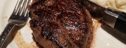 LongHorn Steakhouse is one of Thomasさんのお気に入りスポット.