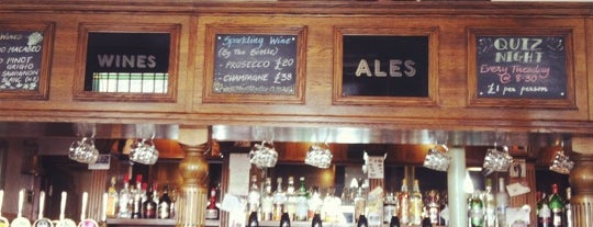 The Railway Tavern Ale House is one of Posti che sono piaciuti a Fiona.
