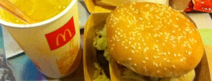 McDonald's is one of Locais curtidos por Christian.