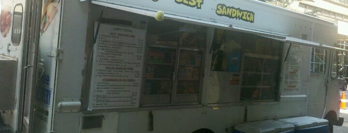 World's Best Sandwich Truck is one of Kimmieさんの保存済みスポット.