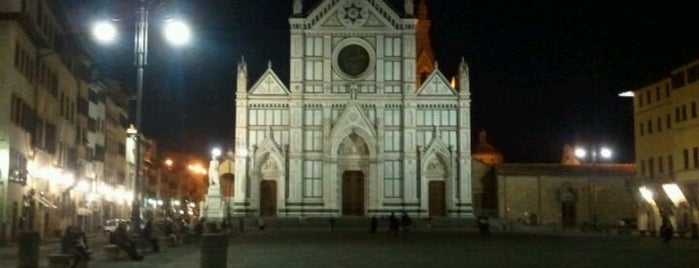 Piazza Santa Croce is one of 101 posti da vedere a Firenze prima di morire.