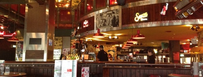 Breakaway Cafe Rotterdam is one of Lieux qui ont plu à Yuri.
