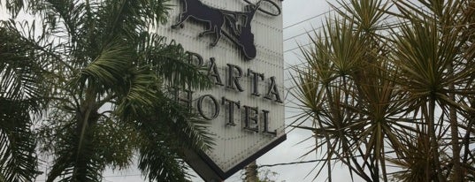 Motel Sparta is one of สถานที่ที่ Guto ถูกใจ.