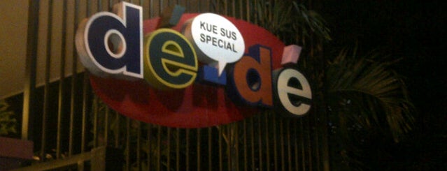 dé-dé Kedai Kue is one of Enjoy Makassar!.