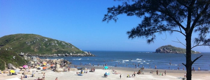 Praia da Vila is one of Lugares favoritos de Danilo.