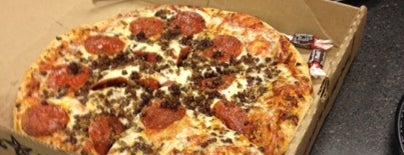 HotBox Pizza is one of สถานที่ที่ Dana ถูกใจ.