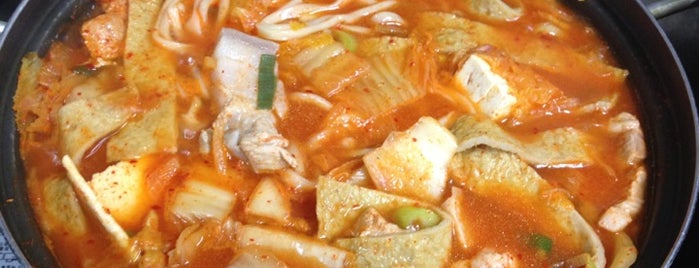 간판없는 김치찌개집 is one of 서울EATS♡.