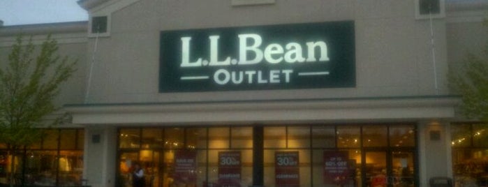 L.L.Bean Outlet is one of Tempat yang Disukai Todd.