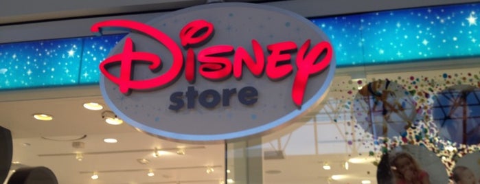 Disney store is one of Locais curtidos por Joanne.
