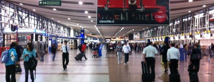 코모도로 아르투로 메리노 베니테스 국제공항 (SCL) is one of Aeropuertos de Chile.