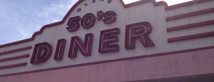50's Diner is one of สถานที่ที่บันทึกไว้ของ Jovan.