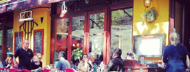 Café Vian is one of Locais salvos de Hasan Basri.