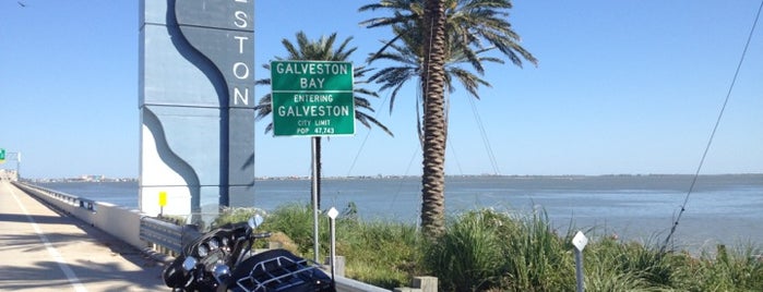 Galveston Causeway is one of Lieux qui ont plu à Debra.