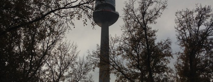 Дунайская башня is one of Vienna Sightseeing.