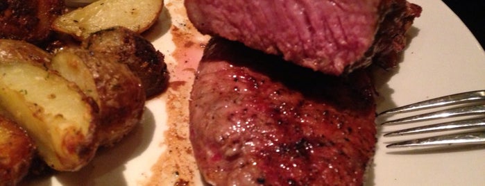 J. Gilbert's Wood-Fired Steaks & Seafood Glastonbury is one of Locais curtidos por Tanner.