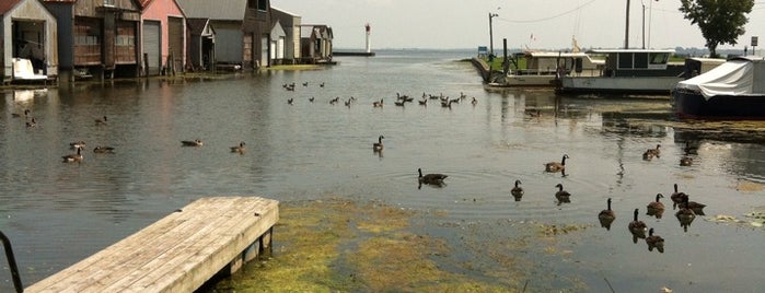 The Boathouse Restaurant is one of Robbyn’s Liked Places.