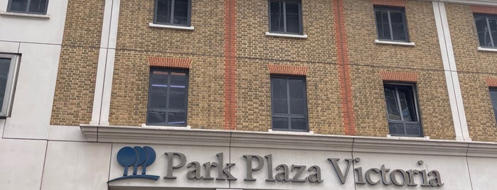 Park Plaza Victoria London is one of Tempat yang Disukai Alfredo.