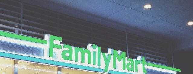 Family Mart is one of Orte, die Karen gefallen.