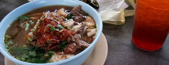 Nasi Ayam Hainan, Sg. Ular is one of Bihun sup laksa.