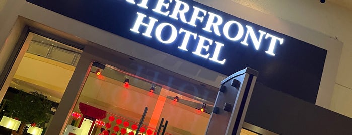 Waterfront Cebu City Hotel & Casino is one of Tempat yang Disukai James.