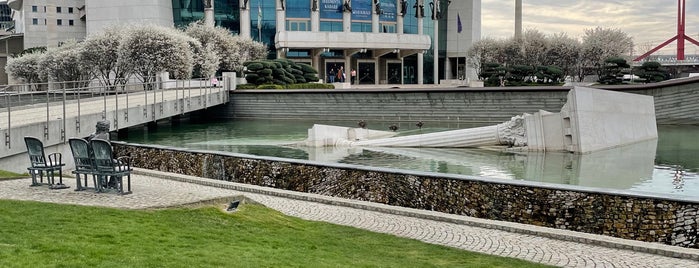 Nemzeti Színház Parkja (Bajor Gizi park) is one of Budapest.