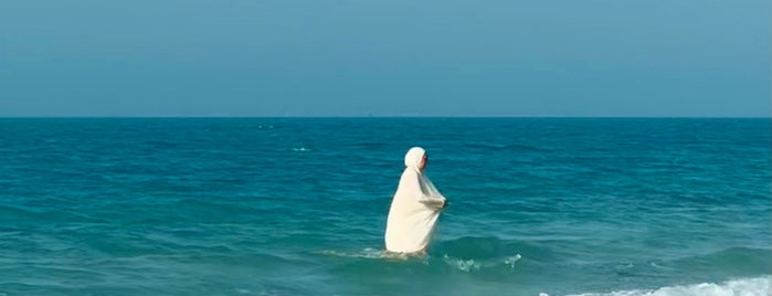 St Regis Beach جزيرة السعديات is one of Mama in Dubai 🦁.
