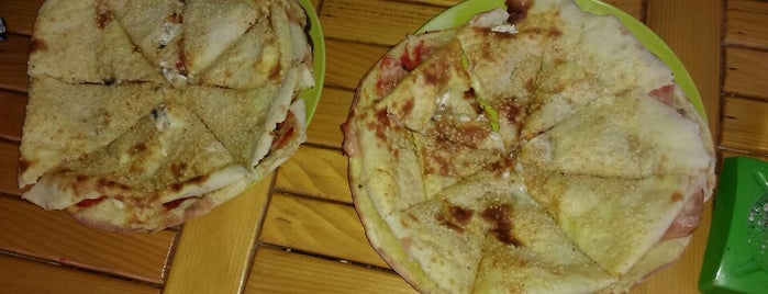 Pizza alla Igor is one of MAKEDONYA 💜.
