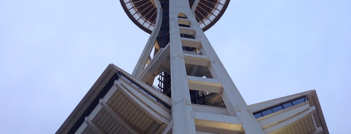 Space Needle is one of Lugares favoritos de Andrew.