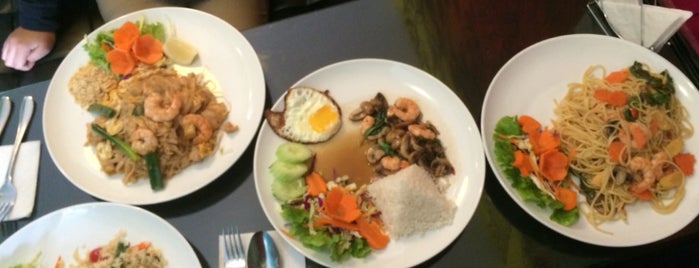 Lai Thai • El Espino is one of Restaurant.