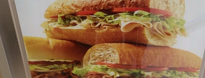 Jersey Mike's Subs is one of Lori : понравившиеся места.