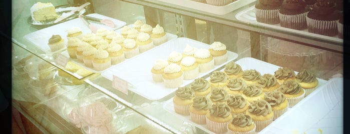 Vanila Cup & Cakes is one of Mariela’s Liked Places.