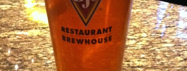 BJ's Restaurant & Brewhouse is one of Locais curtidos por Jimmy.