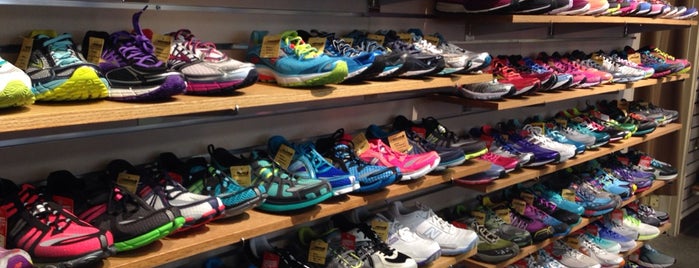 Medved Running & Walking Outfitters is one of Amandaさんのお気に入りスポット.